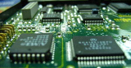 Reduzindo EMI/EMC em Design de PCBs: Uma Abordagem Abrangente