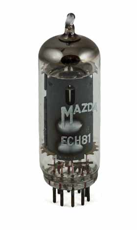 Imagem de uma válvula/tubo triodo e heptodo Mazda ECH81, normalmente utilizado como misturador.