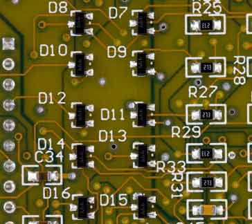 Série de diodos SMT em uma placa de circuito impresso.