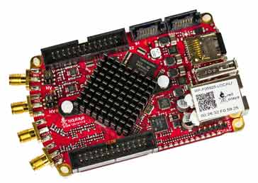 Um PCB usando um FPGA para permitir que o circuito seja reconfigurado para fornecer funcionalidade de osciloscópio, analisador lógico, analisador de espectro, etc.
